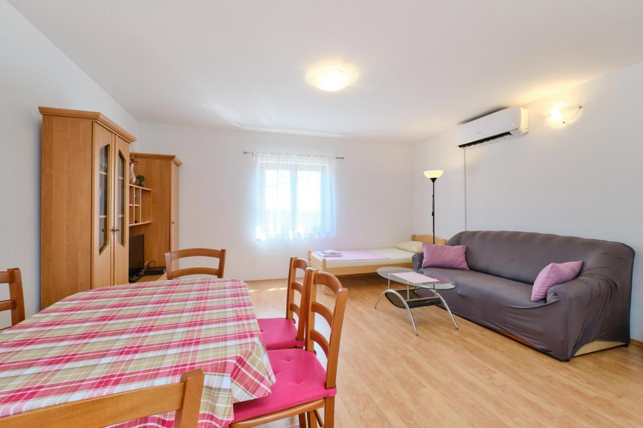 Apartments With A Parking Space Cunski, Losinj - 7867 Dış mekan fotoğraf